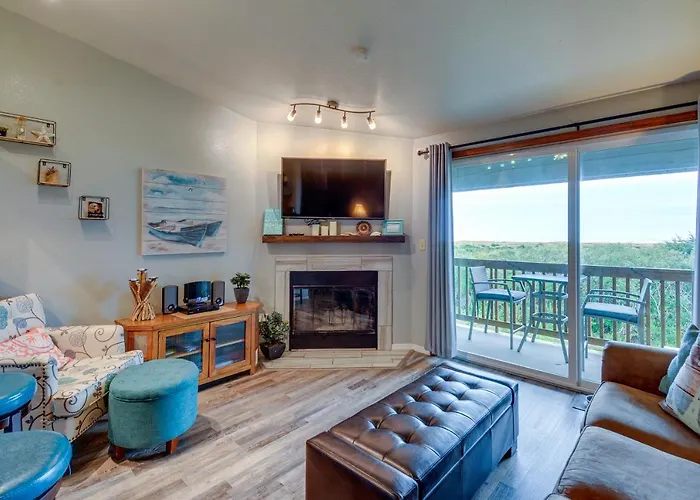 Dog-Friendly Ocean Shores Condo With Balcony And Views