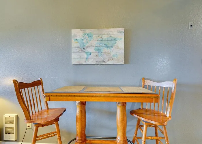 Dog-Friendly Ocean Shores Condo With Balcony And Views